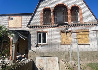 Через вибух дрона поранені люди, атаки на Нікопольщину, рекордне панно. Головні новини Дніпра та області 3 травня