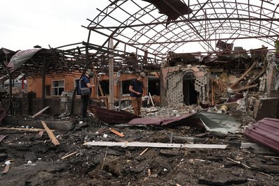 "Ми думали, що це літак": харків'яни розповіли про влучання у житлову забудову міста "Ми думали, що це літак": харків'яни розповіли про влучання у житлову забудову міста