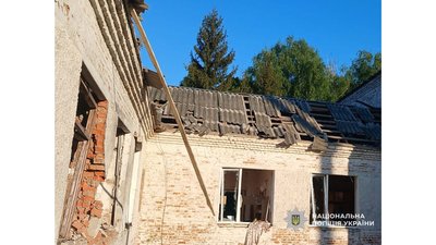 На прикордонні Чернігівщини пошкоджена школа: армія РФ спрямувала кілька ударних безпілотників на цивільні об’єкти На прикордонні Чернігівщини пошкоджена школа: армія РФ спрямувала кілька ударних безпілотників на цивільні об’єкти
