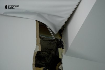 Приймають з вибитими вікнами та пошкодженими кабінетами: робота медцентру в Одесі після атаки РФ Приймають з вибитими вікнами та пошкодженими кабінетами: робота медцентру в Одесі після атаки РФ