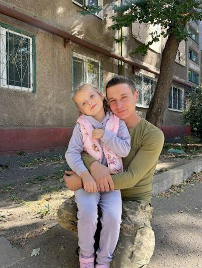 "Я живу його пошуком": історія сестри військового, який зник на Донецькому напрямку "Я живу його пошуком": історія сестри військового, який зник на Донецькому напрямку
