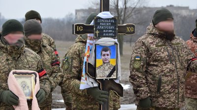 У Петровому на Кіровоградщині попрощались із військовим Максимом Семеньянцем У Петровому на Кіровоградщині попрощались із військовим Максимом Семеньянцем