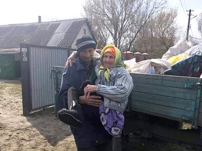 Евакуація цивільних на Луганщині Евакуація цивільних на Луганщині