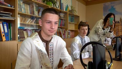 Випускний Випускний