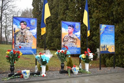 Щоб пам'ятати поіменно: у селі на Черкащині відкрили Алею Слави Щоб пам'ятати поіменно: у селі на Черкащині відкрили Алею Слави