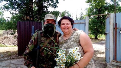 "Під час війни я більше плачу, ніж сміюся". Як служить та підтримує бійців капеланка з позивним "Віра" "Під час війни я більше плачу, ніж сміюся". Як служить та підтримує бійців капеланка з позивним "Віра"