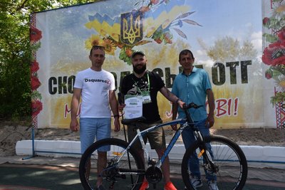 У громаді на Полтавщині провели велодень: колишньому полоненому подарували велосипед У громаді на Полтавщині провели велодень: колишньому полоненому подарували велосипед
