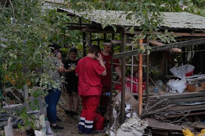 авіаудар, Харків, обстріл, ФАБ, авіабомба, руйнування, медики, люди, рятувальники авіаудар, Харків, обстріл, ФАБ, авіабомба, руйнування, медики, люди, рятувальники