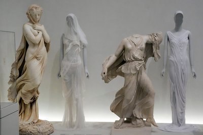 Нова модна виставка Met Gala прагне "повернути" типи фігур, які історія мистецтва ігнорувала