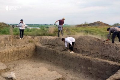 Скелет, амфора і римські монети: на Одещині завершилася археологічна експедиція Скелет, амфора і римські монети: на Одещині завершилася археологічна експедиція