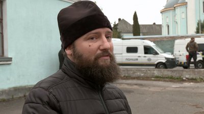 В Успенському соборі на Волині описують майно і замінюють замки у дверях: представників УПЦ виселяють В Успенському соборі на Волині описують майно і замінюють замки у дверях: представників УПЦ виселяють
