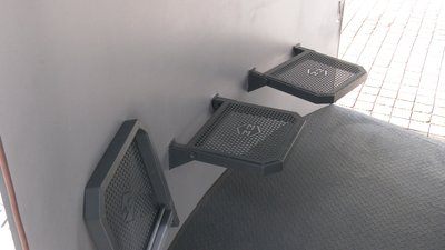 Мобільне укриття розраховане на орієнтовно 18 людей встановили у центрі Рівного Мобільне укриття розраховане на орієнтовно 18 людей встановили у центрі Рівного