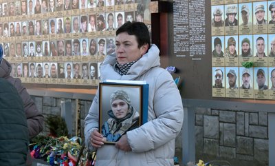 матері та дружини загиблих військових матері та дружини загиблих військових