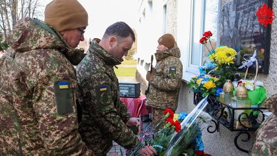 На Вінниччині відкрили пам’ятну дошку оборонцю Андрію Остапчуку На Вінниччині відкрили пам’ятну дошку оборонцю Андрію Остапчуку