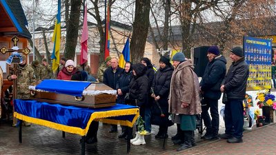 Похорон військового на Чернігівщині: попрощалися з бійцем Дмитром Кичкиним
