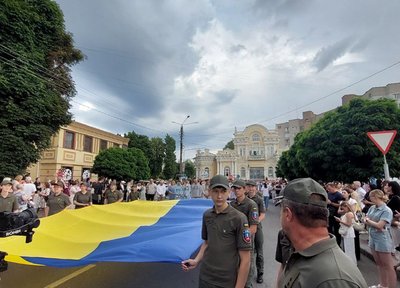 "Марш подяки": фоторепортаж з ходи випускників у Черкасах "Марш подяки": фоторепортаж з ходи випускників у Черкасах