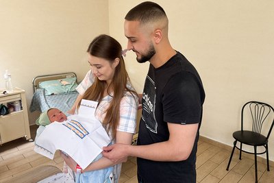 у Чернівцях немовлятам подарували перші вишиванки у Чернівцях немовлятам подарували перші вишиванки