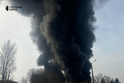 Російська армія атакувала Одесу дронами: загорілися резервуари з пальним, будинок і склад з іграшками