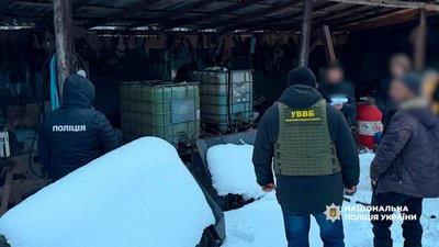 Списували пальне як використане та продавали підприємцям: на Чернігівщині оголосили підозру військовому та депутату Списували пальне як використане та продавали підприємцям: на Чернігівщині оголосили підозру військовому та депутату