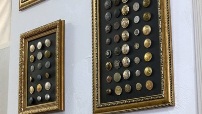 Швейні машинки, праски, наперстки: у вінницької дизайнерки колекція історії моди Швейні машинки, праски, наперстки: у вінницької дизайнерки колекція історії моди