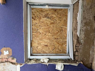 «Стеля і все просто на мене посипалося». У Солоному дрон РФ поцілив по гаражу, в якому перебувала людина «Стеля і все просто на мене посипалося». У Солоному дрон РФ поцілив по гаражу, в якому перебувала людина