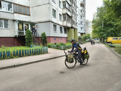 Американець на велосипеді їде з Варшави до Києва: у Житомирі зупинився мандрівник Калеб Берг Американець на велосипеді їде з Варшави до Києва: у Житомирі зупинився мандрівник Калеб Берг