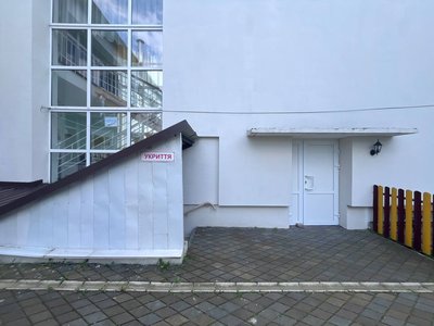 У мікрорайоні в Луцьку, що постраждав від атаки РФ, діють два укриття: чи знають про них люди