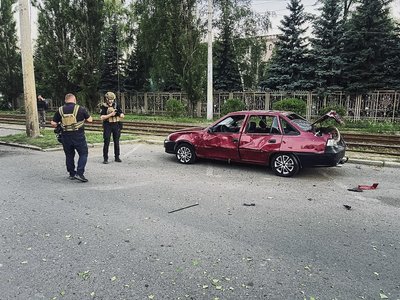 Пошкоджене авто внаслідок російського ракетного удару по Харкову Пошкоджене авто внаслідок російського ракетного удару по Харкову