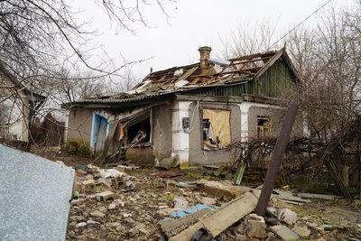 "Нічого не плануємо, бо страшно". Як живуть останні мешканці прифронтового Демуриного на Дніпропетровщині
