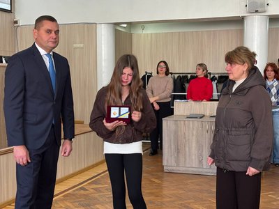 Сімох загиблих захисників відзначили нагородами «Захисник України – Герой Черкас» Сімох загиблих захисників відзначили нагородами «Захисник України – Герой Черкас»