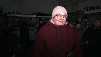 Без зв'язку, світла та під обстрілами: як живуть люди у Костобоброві на Чернігівщині за кілометр від кордону з РФ Без зв'язку, світла та під обстрілами: як живуть люди у Костобоброві на Чернігівщині за кілометр від кордону з РФ
