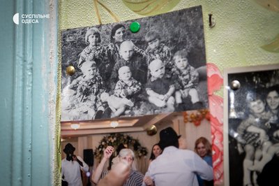 "Нема в нас нічого. Хліб один раз на тиждень": історії трьох сестер які живуть у віддаленому селі "Нема в нас нічого. Хліб один раз на тиждень": історії трьох сестер які живуть у віддаленому селі