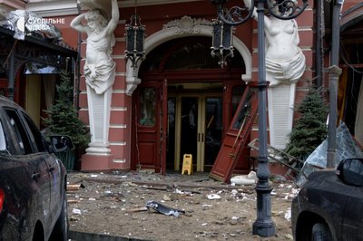"Це — наше місто, це — наше серце": одесити розповіли про вчорашню атаку РФ та вийшли на пікет "Це — наше місто, це — наше серце": одесити розповіли про вчорашню атаку РФ та вийшли на пікет