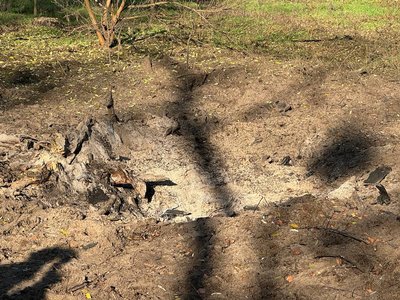 За кілька метрів від будинків: жителі села на Золотоніщині оговтуються від нічного вибуху За кілька метрів від будинків: жителі села на Золотоніщині оговтуються від нічного вибуху