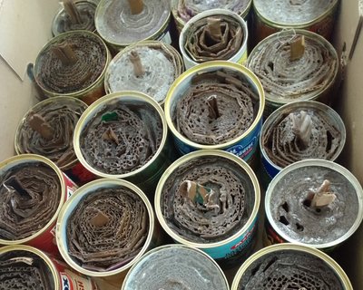 В Ужгороді виготовляють окопні свічки для військових на передовій В Ужгороді виготовляють окопні свічки для військових на передовій