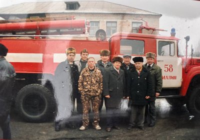 «Прибираю, поки ноги носять»: 83-річний Михайло Возний із Малина працює двірником