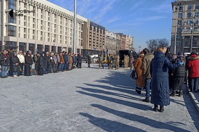 У Києві попрощалися з військовим та журналістом Ярославом Шапочкою У Києві попрощалися з військовим та журналістом Ярославом Шапочкою