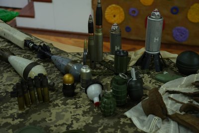 "Важливо знати все про зброю": в одному з ліцеїв Дніпра провел ярмарок військових професій "Важливо знати все про зброю": в одному з ліцеїв Дніпра провел ярмарок військових професій