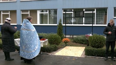 На Вінниччині на честь загиблого 20-річного Анатолія Сіненка відкрили меморіальну дошку На Вінниччині на честь загиблого 20-річного Анатолія Сіненка відкрили меморіальну дошку