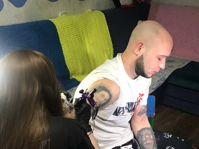 "Приїхала на сім днів і лишилися, хочу відкрити у Житомирі власну студію" – тату-майстриня Ліна Костенко з Краматорська "Приїхала на сім днів і лишилися, хочу відкрити у Житомирі власну студію" – тату-майстриня Ліна Костенко з Краматорська