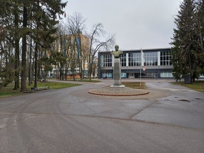 У Полтаві хочуть перейменувати стадіон та прибрати погруддя Олексію Бутовському У Полтаві хочуть перейменувати стадіон та прибрати погруддя Олексію Бутовському