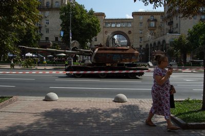 Танки, гаубиці, залишки ракет: На Хрещатик привезли знищену техніку армії РФ