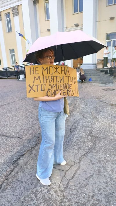 Четвертий день протестів у Житомирі: учасники акції заявляють, що стоятимуть, поки не буде конкретних рішень по Федорову Четвертий день протестів у Житомирі: учасники акції заявляють, що стоятимуть, поки не буде конкретних рішень по Федорову