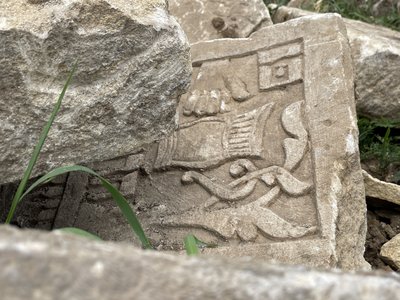 Понад 70 років пролежали під шаром бетону. На Франківщині облаштують меморіал із сотні мацев Понад 70 років пролежали під шаром бетону. На Франківщині облаштують меморіал із сотні мацев