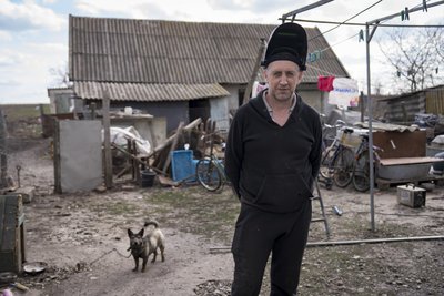 "Воно гримить, а ми город садимо" — жителі прифронтового села Дніпропетровщини, яке ледь не щодня атакує армія РФ "Воно гримить, а ми город садимо" — жителі прифронтового села Дніпропетровщини, яке ледь не щодня атакує армія РФ