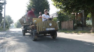 Запорожець та велосипед на 15 людей: у музеї на Рівненщині розповіли про нові експонати з Донеччини Запорожець та велосипед на 15 людей: у музеї на Рівненщині розповіли про нові експонати з Донеччини