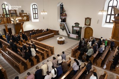 Парафіяни Закарпатської реформатської церкви на недільній молитві і церків у Варах, 29 березня 2026 року Парафіяни Закарпатської реформатської церкви на недільній молитві і церків у Варах, 29 березня 2026 року