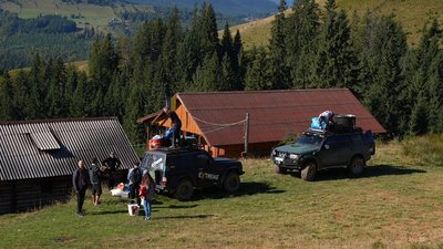 Полонина Діл, Карпати, обід, вівчарі Полонина Діл, Карпати, обід, вівчарі