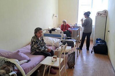 "На лінії вогню вони не виживуть". Як центр для людей з інвалідністю у Дніпрі приймає евакуйованих з "гарячих" точок "На лінії вогню вони не виживуть". Як центр для людей з інвалідністю у Дніпрі приймає евакуйованих з "гарячих" точок