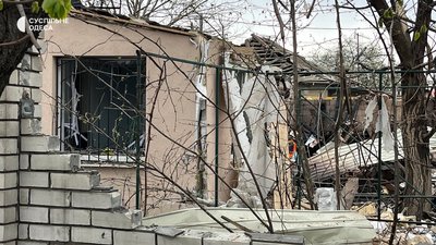 "Дах зруйнований, вікон і дверей немає": що розповіли очевидці про нічну атаку дронів на Одесу